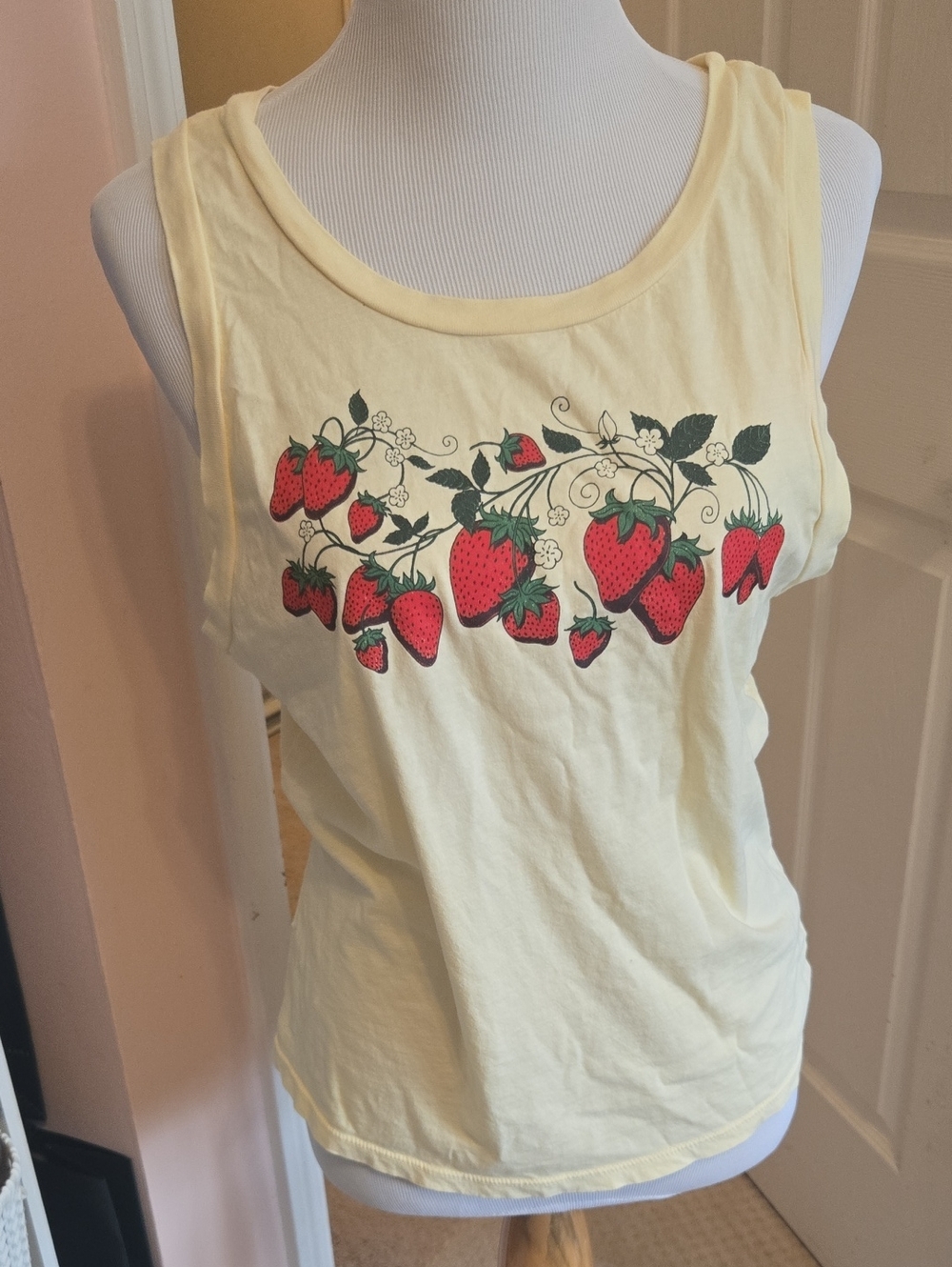 LETLUV by Anthropologie Pale Yellow Tank Top with  Strawberry Print Size XL